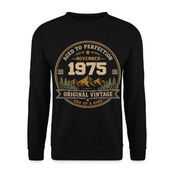 November 1975 Vintage Mountain Retro November 1975 - Unisex Pullover - Schwarz - Vorne - Alina (178cm) & Michal (187cm)