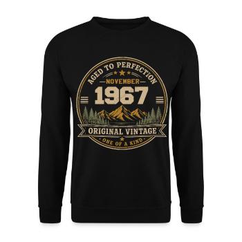 November 1967 Vintage Mountain Retro November 1967 - Unisex Pullover - Schwarz - Vorne - Alina (178cm) & Michal (187cm)