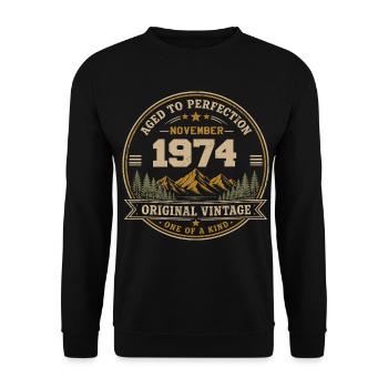 November 1974 Vintage Mountain Retro November 1974 - Unisex Pullover - Schwarz - Vorne - Alina (178cm) & Michal (187cm)