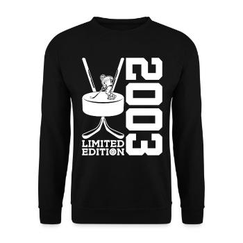 LIMITED EDITION 2003 EISHOCKEY 23. GEBURTSTAG - Unisex Sweatshirt - black - Front - Alina (178cm) & Michal (187cm)