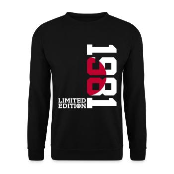 LIMITED EDITION 1981 JAPAN 45. GEBURTSTAG - Unisex Pullover - Schwarz - Vorne - Alina (178cm) & Michal (187cm)