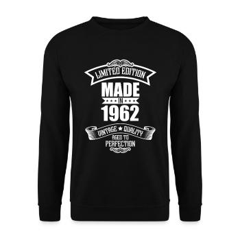 Made in 1962 Vintage Limited Edition 60 years - Unisex Sweatshirt - black - Front - Alina (178cm) & Michal (187cm)