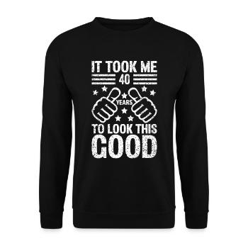 It took me 40 years to look this Birthday 40 Years - Unisex Pullover - Schwarz - Vorne - Alina (178cm) & Michal (187cm)