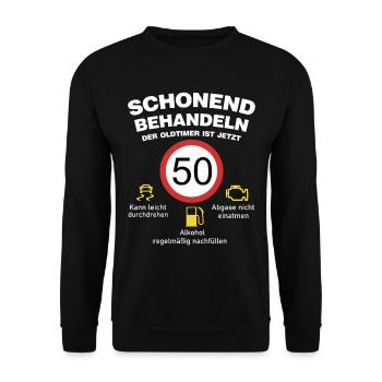 Der Oldtimer wird 50 Jahre alt Auto Sprüche - Unisex Pullover - Schwarz - Vorne - Alina (178cm) & Michal (187cm)