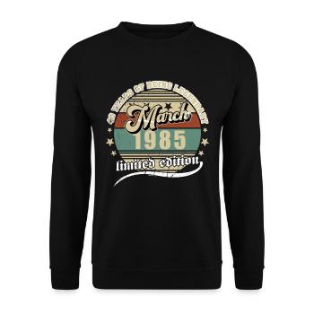 40. Geburtstag März 1985 Jahrgang 40 Jahre - Unisex Pullover - Schwarz - Vorne - Alina (178cm) & Michal (187cm)