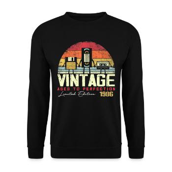Vintage 1986 Gift - Unisex Sweatshirt - black - Front - Alina (178cm) & Michal (187cm)