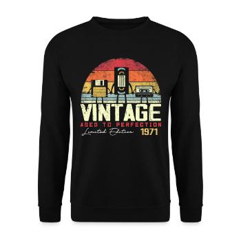 Vintage 1971 Gift - Unisex Sweatshirt - black - Front - Alina (178cm) & Michal (187cm)