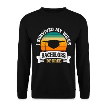 Überlebt Meine Frau hat einen Bachelor Abschluss - Unisex Pullover - Schwarz - Vorne - Alina (178cm) & Michal (187cm)