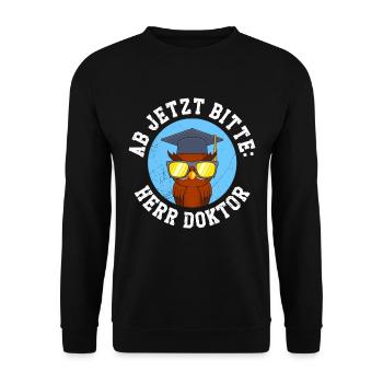 Eule Ab jetzt heißt es Herr Doktor Doktortitel - Unisex Pullover - Schwarz - Vorne - Alina (178cm) & Michal (187cm)