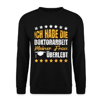 Ph.D Überlebt meine Frau Doktor Doktortitel - Unisex Pullover - Schwarz - Vorne - Alina (178cm) & Michal (187cm)