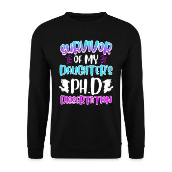 Überlebt Meine Tochter hat einen Doktortitel - Unisex Pullover - Schwarz - Vorne - Alina (178cm) & Michal (187cm)