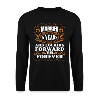 Wooden wedding 5th wedding anniversary - Unisex Sweatshirt - black - Front - Alina (178cm) & Michal (187cm)