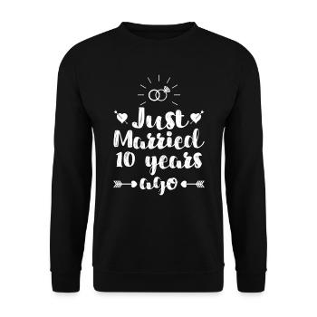 Just married 10 years 10th wedding anniversary - Unisex Sweatshirt - black - Front - Alina (178cm) & Michal (187cm)