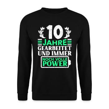 10 Jahre Gearbeitet und Immer noch Volle Power - Unisex Pullover - Schwarz - Vorne - Alina (178cm) & Michal (187cm)