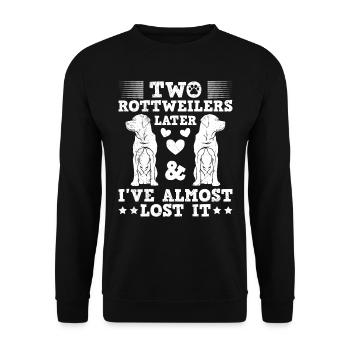 Propriétaire de Rottie DEUX ROTTWEILERS PLUS TARD, JE L’AI PERDU - Sweat-shirt Unisexe - noir - Devant - Alina (178cm) & Michal (187cm)