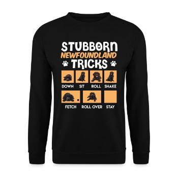 Newfie STUBBORN NEWFOUNDLAND TRICKS Lustiges - Unisex Pullover - Schwarz - Vorne - Alina (178cm) & Michal (187cm)