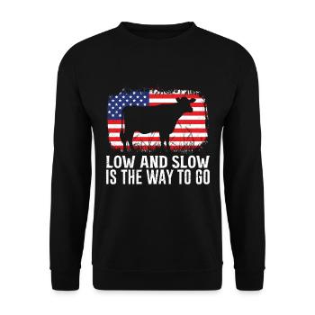 Lustiges BBQ LOW AND SLOW THE WAY TO GO Grillfest - Unisex Pullover - Schwarz - Vorne - Alina (178cm) & Michal (187cm)
