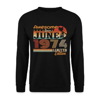 June 1974 Retro Vintage June 1974 birthday - Unisex Sweatshirt - black - Front - Alina (178cm) & Michal (187cm)