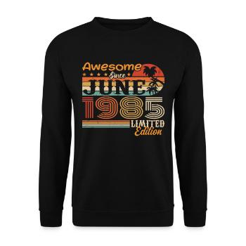 June 1985 Retro Vintage June 1985 birthday - Unisex Sweatshirt - black - Front - Alina (178cm) & Michal (187cm)