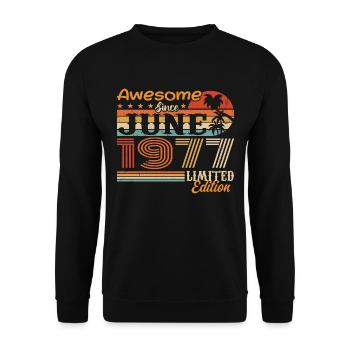 June 1977 Retro Vintage June 1977 birthday - Unisex Sweatshirt - black - Front - Alina (178cm) & Michal (187cm)