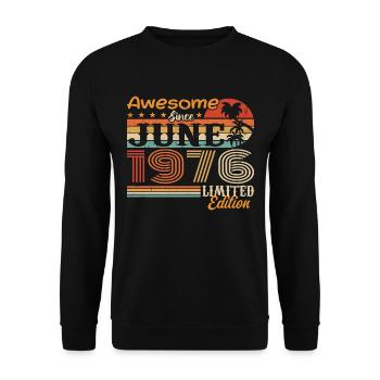 June 1976 Retro Vintage June 1976 birthday - Unisex Sweatshirt - black - Front - Alina (178cm) & Michal (187cm)