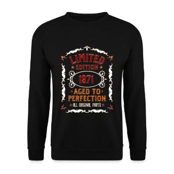 1971 Born - Birthday Born 1971 - Unisex Sweatshirt - black - Front - Alina (178cm) & Michal (187cm)