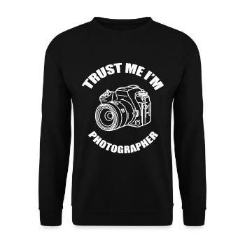 PHOTOGRAPHER TRUST ME I M PHOTOGRAPHER - Unisex Pullover - Schwarz - Vorne - Alina (178cm) & Michal (187cm)