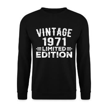 Year of birth 1971 Year of birth 1971 vintage - Unisex Sweatshirt - black - Front - Alina (178cm) & Michal (187cm)
