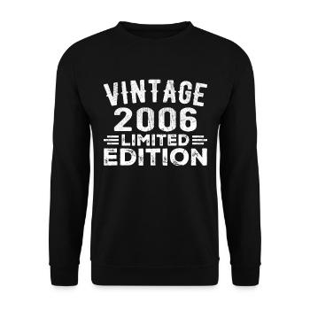 Year of manufacture 2006 Year of birth 2006 vintage - Unisex Sweatshirt - black - Front - Alina (178cm) & Michal (187cm)