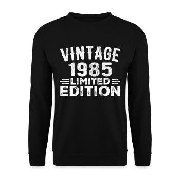 Year of birth 1985 Year of birth 1985 vintage - Unisex Sweatshirt - black - Front - Alina (178cm) & Michal (187cm)