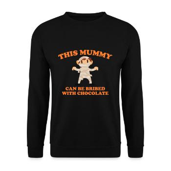 This Mummy Can Bribed With Chocolate Shirt - Unisex Pullover - Schwarz - Vorne - Alina (178cm) & Michal (187cm)