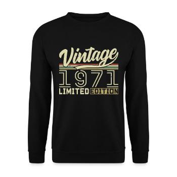 Legend since 1971 Born in 1971 Birthday 53 years old - Unisex Sweatshirt - black - Front - Alina (178cm) & Michal (187cm)