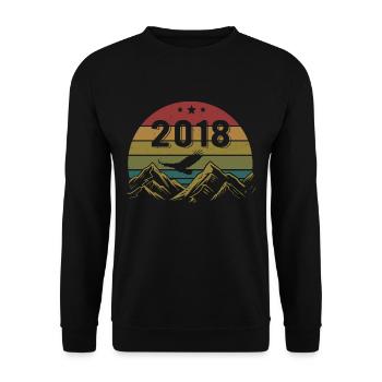2018 Jahrgang Geburtstag 2018 Retro Geschenkidee - Unisex Pullover - Schwarz - Vorne - Alina (178cm) & Michal (187cm)