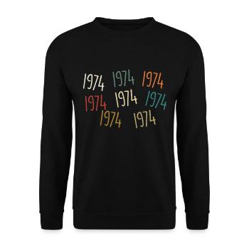 Né en 1974, année de naissance - légendaire depuis 1974 - Sweat-shirt Unisexe - noir - Devant - Alina (178cm) & Michal (187cm)