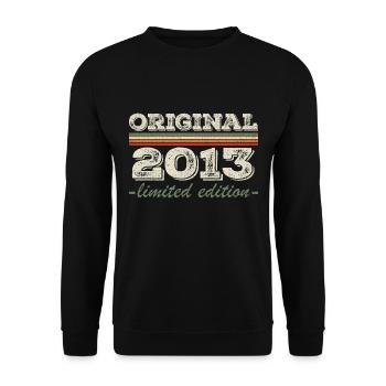 Legend since 2013 Born in 2013 Birthday 2013 - Unisex Sweatshirt - black - Front - Alina (178cm) & Michal (187cm)