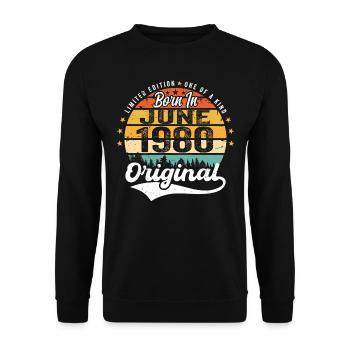 Born in June 1980 Birthday Gift June 1980 - Unisex Pullover - Schwarz - Vorne - Alina (178cm) & Michal (187cm)