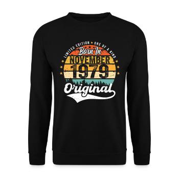 Legendär seit November 1979 - 1979 - Unisex Pullover - Schwarz - Vorne - Alina (178cm) & Michal (187cm)