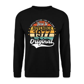 Legendär seit November 1977 - 1977 - Unisex Pullover - Schwarz - Vorne - Alina (178cm) & Michal (187cm)