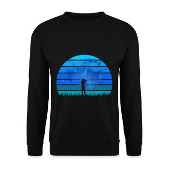 Fotograf mit einer Leidenschaft für die Natur des Sternenhimmels - Unisex Pullover - Schwarz - Vorne - Alina (178cm) & Michal (187cm)