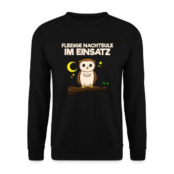 Fleißige Nachteule im Einsatz Krankenpflege Pflege - Unisex Pullover - Schwarz - Vorne - Alina (178cm) & Michal (187cm)
