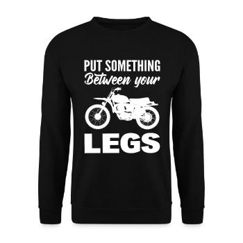 Mettez quelque chose d’excitant entre vos jambes moto - Sweat-shirt Unisexe - noir - Devant - Alina (178cm) & Michal (187cm)