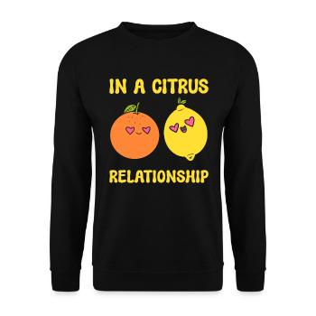 Citrus Puns Obstverkäufer - Unisex Pullover - Schwarz - Vorne - Alina (178cm) & Michal (187cm)