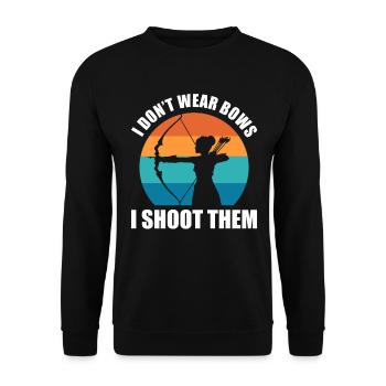 I Don't Wear Bows I Shoot Them Bogenschütze - Unisex Pullover - Schwarz - Vorne - Alina (178cm) & Michal (187cm)