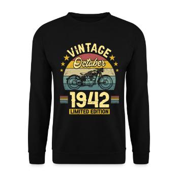 Vintage October 1942 80 Years Anniversary - Unisex Sweatshirt - black - Front - Alina (178cm) & Michal (187cm)