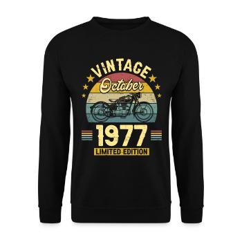 Vintage October 1977 45 Years Anniversary - Unisex Sweatshirt - black - Front - Alina (178cm) & Michal (187cm)