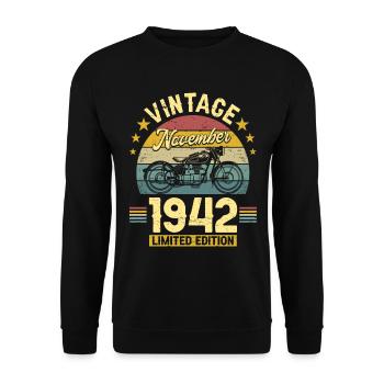Vintage November 1942 80 years Anniversary - Unisex Sweatshirt - black - Front - Alina (178cm) & Michal (187cm)
