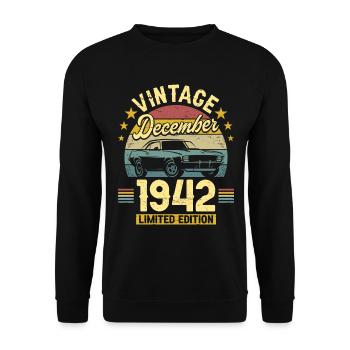 Vintage December 1942 80 years Anniversary - Unisex Sweatshirt - black - Front - Alina (178cm) & Michal (187cm)