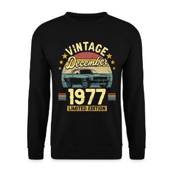 Vintage December 1977 45 years anniversary - Unisex Sweatshirt - black - Front - Alina (178cm) & Michal (187cm)