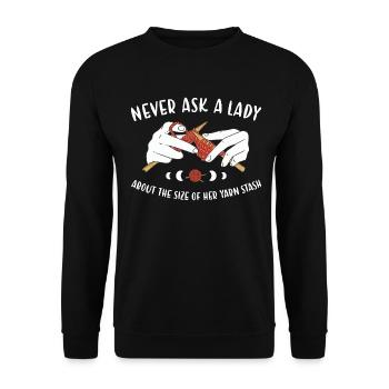 Ne demandez jamais à une dame à propos de sa réserve de fil à tricoter - Sweat-shirt Unisexe - noir - Devant - Alina (178cm) & Michal (187cm)