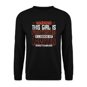This Girl is Protected by a smoking hot Lawyer - Unisex Pullover - Schwarz - Vorne - Alina (178cm) & Michal (187cm)